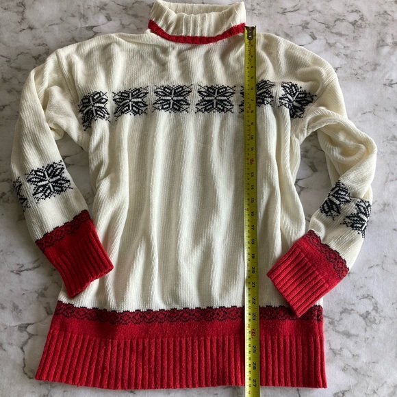 Red white and snowflake turtleneck sweater size L - Picture 6 of 8